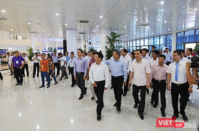 Phó Thủ tướng, Bộ trưởng Bộ Ngoại giao Phạm Bình Minh cùng lãnh đạo các Bộ ngành TƯ và lãnh đạo TP. Đà Nẵng kiểm tra Trung tâm Báo chí Quốc tế APEC 2017.