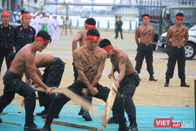 Hơn 2.000 cảnh sát diễn tập chống khủng bố bảo vệ APEC tại Đà Nẵng ảnh 18