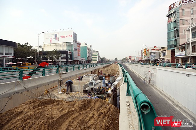 Bí thư, Chủ tịch Đà Nẵng thăm và tặng quà đơn vị thi công Hầm chui phục vụ APEC ảnh 9