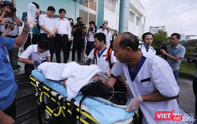 Và nhanh chóng đưa nạn nhân đến cơ sở y tế để điều trị