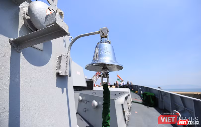 Cận cảnh chiến hạm INS Sahyadri (F-49) của Hải quân Ấn Độ tại Đà Nẵng ảnh 14