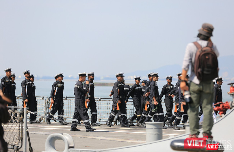 Cận cảnh chiến hạm INS Sahyadri (F-49) của Hải quân Ấn Độ tại Đà Nẵng ảnh 15