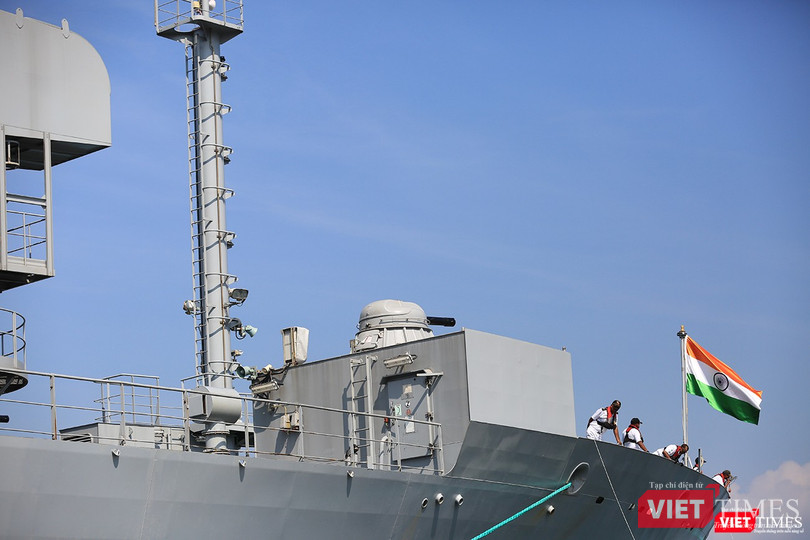 Sức mạnh của tàu hộ vệ tên lửa INS Kamorta và “siêu hậu cần” INS Shakti-Hải quân Ấn Độ ở Đà Nẵng ảnh 22