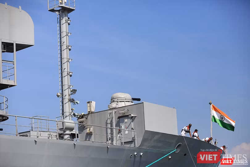 Sức mạnh của tàu hộ vệ tên lửa INS Kamorta và “siêu hậu cần” INS Shakti-Hải quân Ấn Độ ở Đà Nẵng ảnh 22
