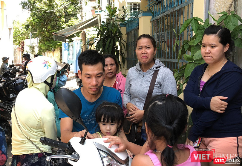 Vụ nhóm trẻ bạo hành bé trai: Phụ huynh phẫn nộ kéo đến cơ sở giữ trẻ ảnh 2