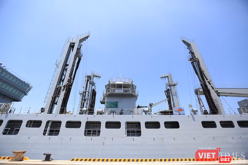 Sức mạnh của tàu hộ vệ tên lửa INS Kamorta và “siêu hậu cần” INS Shakti-Hải quân Ấn Độ ở Đà Nẵng ảnh 29