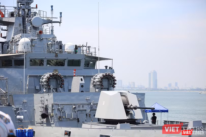 Sức mạnh của tàu hộ vệ tên lửa INS Kamorta và “siêu hậu cần” INS Shakti-Hải quân Ấn Độ ở Đà Nẵng ảnh 10