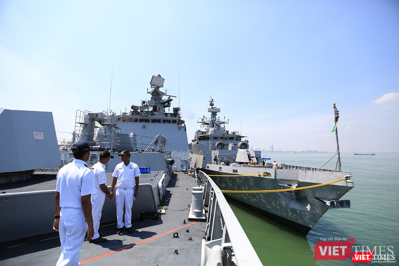Sức mạnh của tàu hộ vệ tên lửa INS Kamorta và “siêu hậu cần” INS Shakti-Hải quân Ấn Độ ở Đà Nẵng ảnh 17