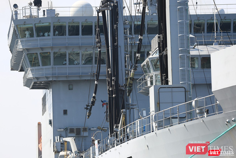 Sức mạnh của tàu hộ vệ tên lửa INS Kamorta và “siêu hậu cần” INS Shakti-Hải quân Ấn Độ ở Đà Nẵng ảnh 26