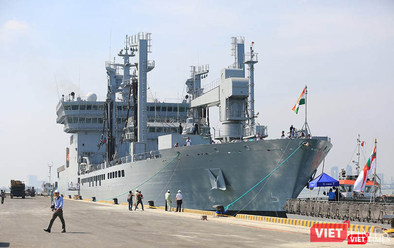 Sức mạnh của tàu hộ vệ tên lửa INS Kamorta và “siêu hậu cần” INS Shakti-Hải quân Ấn Độ ở Đà Nẵng ảnh 31