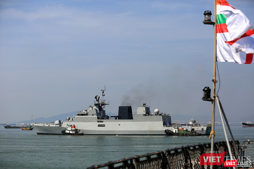 Sức mạnh của tàu hộ vệ tên lửa INS Kamorta và “siêu hậu cần” INS Shakti-Hải quân Ấn Độ ở Đà Nẵng ảnh 1