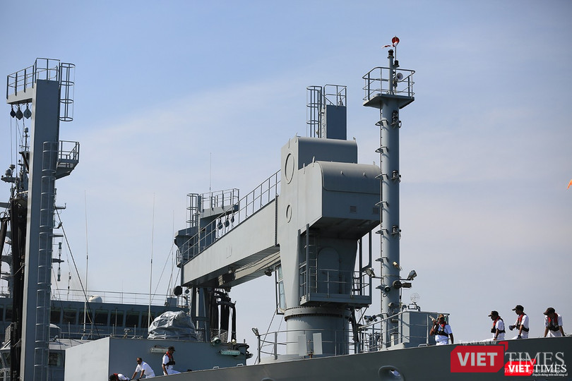 Sức mạnh của tàu hộ vệ tên lửa INS Kamorta và “siêu hậu cần” INS Shakti-Hải quân Ấn Độ ở Đà Nẵng ảnh 27