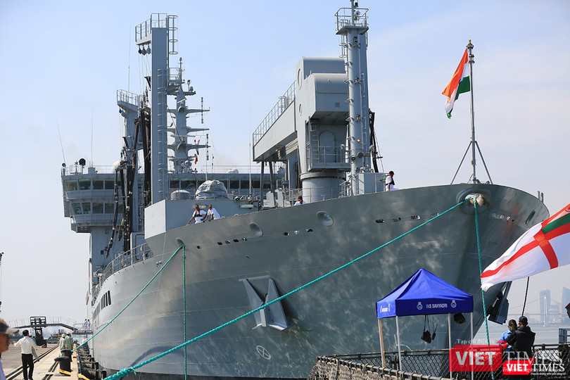 Sức mạnh của tàu hộ vệ tên lửa INS Kamorta và “siêu hậu cần” INS Shakti-Hải quân Ấn Độ ở Đà Nẵng ảnh 28