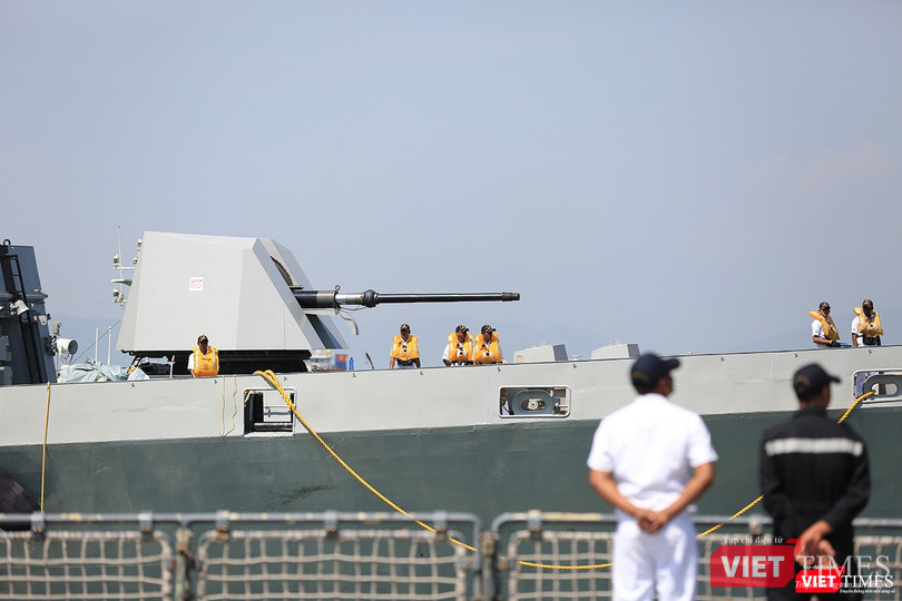 Sức mạnh của tàu hộ vệ tên lửa INS Kamorta và “siêu hậu cần” INS Shakti-Hải quân Ấn Độ ở Đà Nẵng ảnh 11