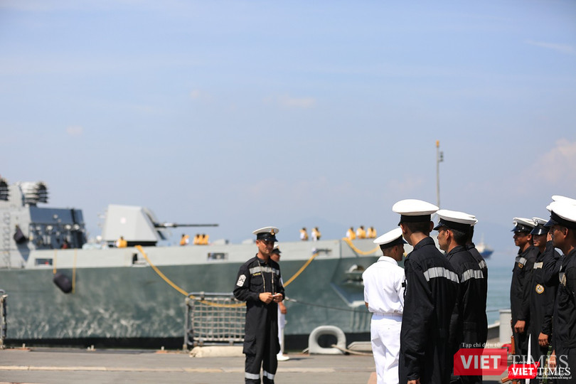 Sức mạnh của tàu hộ vệ tên lửa INS Kamorta và “siêu hậu cần” INS Shakti-Hải quân Ấn Độ ở Đà Nẵng ảnh 13