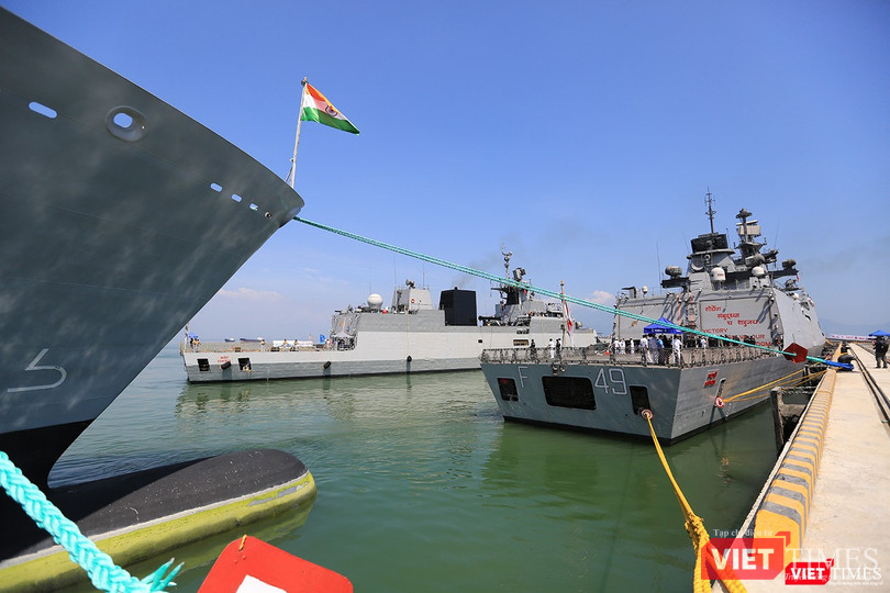 Sức mạnh của tàu hộ vệ tên lửa INS Kamorta và “siêu hậu cần” INS Shakti-Hải quân Ấn Độ ở Đà Nẵng ảnh 15