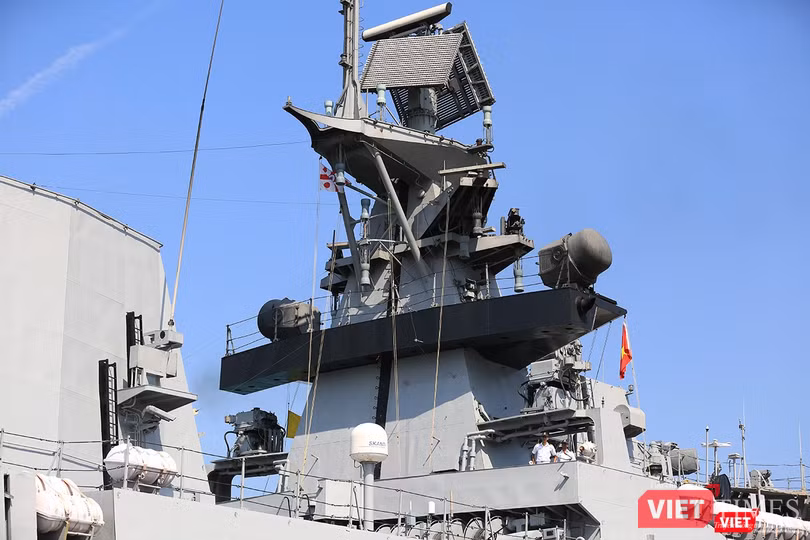 Cận cảnh chiến hạm INS Sahyadri (F-49) của Hải quân Ấn Độ tại Đà Nẵng ảnh 9
