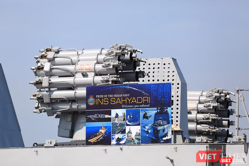 Cận cảnh chiến hạm INS Sahyadri (F-49) của Hải quân Ấn Độ tại Đà Nẵng ảnh 6