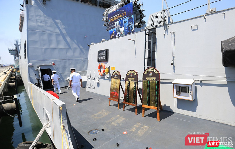 Cận cảnh chiến hạm INS Sahyadri (F-49) của Hải quân Ấn Độ tại Đà Nẵng ảnh 11