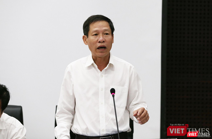 Ông Nguyễn Văn Chiến, Phó Giám đốc Sở Nội vụ TP Đà Nẵng trả lời câu hỏi của báo giới trong buổi cung cấp thông tin