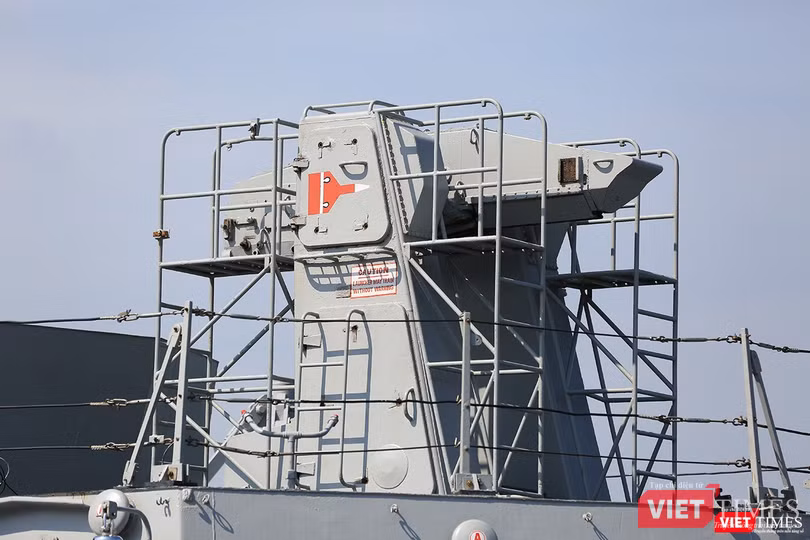 Cận cảnh chiến hạm INS Sahyadri (F-49) của Hải quân Ấn Độ tại Đà Nẵng ảnh 8