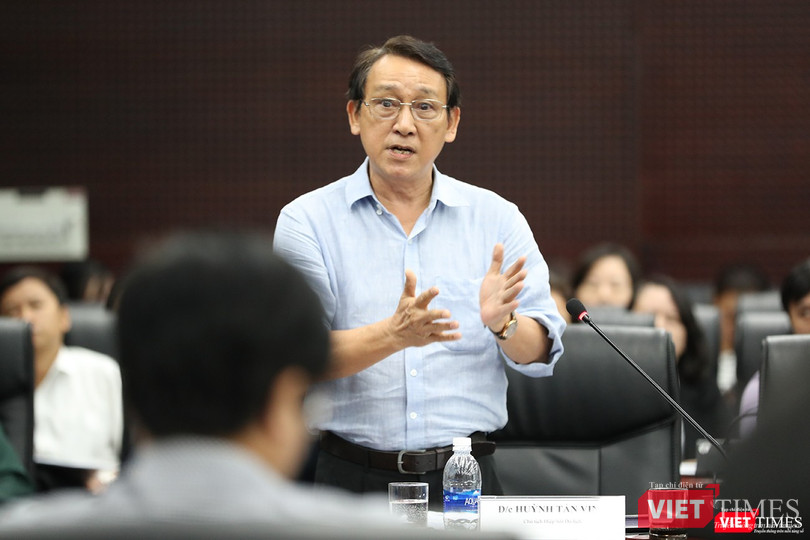 Ông Huỳnh Tấn Vinh, Chủ tịch Hiệp hội Du lịch TP Đà Nẵng đề nghị Sở Du lịch cần chuyển hướng nhanh, phát triển đến những thị trường du lịch đẳng cấp, hướng về chất lượng chứ không chỉ số lượng và không nên phụ thuộc vào các thị trường tour giá rẻ, đông khách