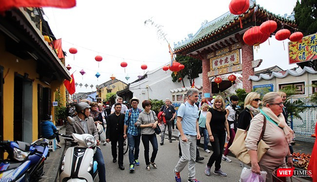 Du khách quốc tế đến với di sản phố cổ Hội An luôn tăng