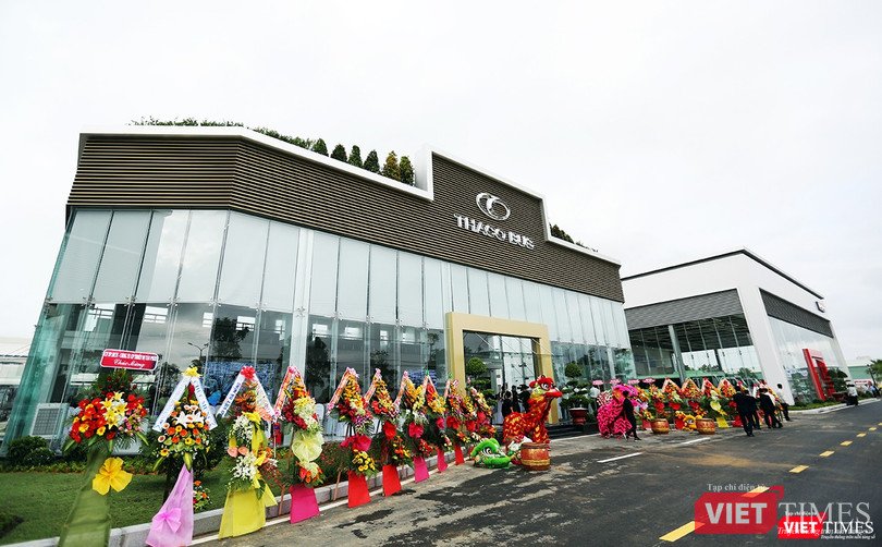 Trung tâm ô tô tải, bus Thaco được xây dựng trên tổng diện tích hơn 26.000 m2, với tổng kinh phí 142 tỷ đồng, trên tuyến QL1A, thuộc địa phận xã Hòa Phước, huyện Hòa Vang, TP Đà Nẵng.