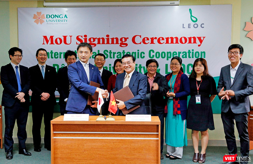 Ngày 20/1, Đại học Đông Á và Tập đoàn LEOC (Nhật Bản) đã ký kết biên bản hợp tác chiến lược về đào tạo, nâng cao trình độ Nhật ngữ, kỹ năng nghiệp vụ và tuyển dụng sinh viên Đại học Đông Á làm việc tại Nhật Bản.
