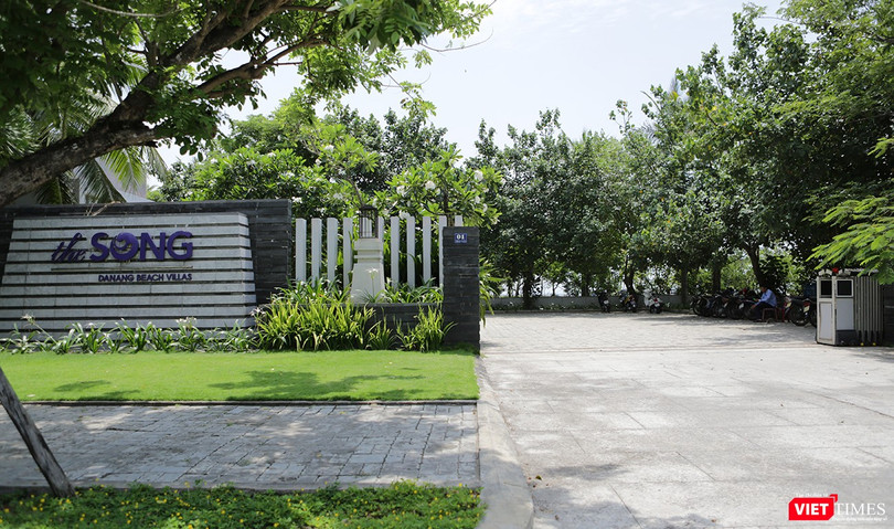 Theo Sở Xây dựng Đà Nẵng, Khu du lịch biển The Song Đà Nẵng đã xây "chui" 18 căn biệt thự và 07 căn bungalow; tăng diện tích xây dựng tại các hạng mục công trình so với quy hoạch được duyệt.