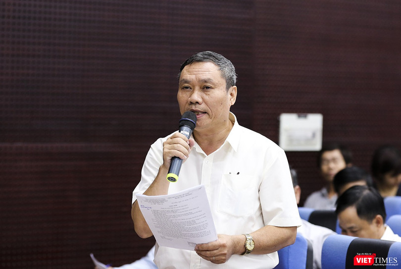 Ông Mai Tấn Linh – Phó Giám đốc Sở GD&ĐT Đà Nẵng trả lời câu hỏi của phóng viên VietTimes tại buổi họp báo