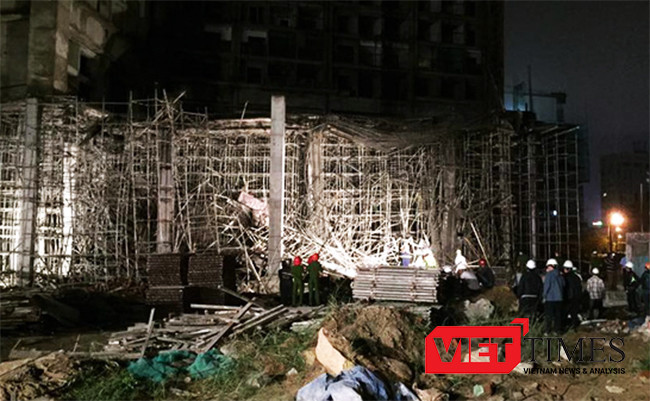 ViietTimes, sập giàn giáo, công trình xây dựng, thi công, Khách sạn, Luxury Apartment, bị vùi lấp, đưa đi cấp cứu.