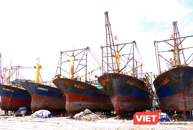 Tình trạng tàu cá vỏ thép bị hư hỏng dù mới đưa vào hoạt động đã đánh động trách nhiệm của các cơ quan chức năng đối với chính sách hỗ trợ ngư dân vươn khơi bám biến