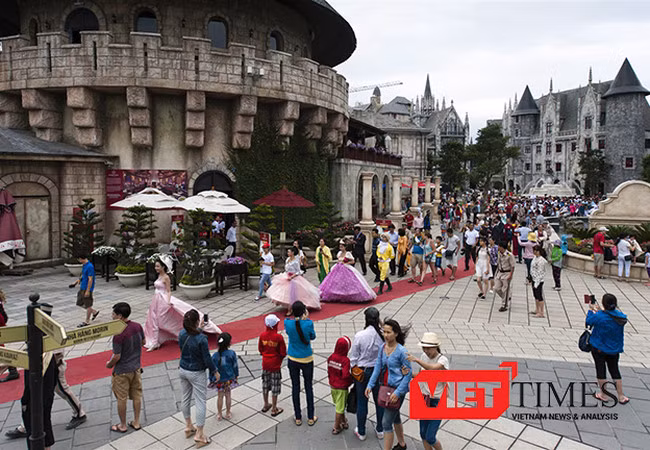 Để đáp ứng nhu cầu của du khách đến Đà Nẵng, nhiều đơn vị, cơ sở du lịch đã đưa ra nhiều sản phẩm hấp dẫn