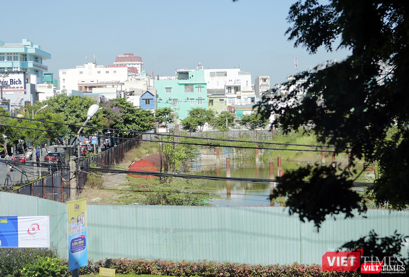 Dự án Khu trung tâm thương mại Da Nang Center của Công ty cổ phần địa ốc Vũ Châu Long tại lô đất 3 mặt tiền đường Hùng Vương-Phan Châu Trinh-Nguyễn Thị Minh Khai treo chưa biết đến bao giờ mới tái khởi động Dự án Khu trung tâm thương mại Da Nang Center của Công ty cổ phần địa ốc Vũ Châu Long tại lô đất 3 mặt tiền đường Hùng Vương-Phan Châu Trinh-Nguyễn Thị Minh Khai treo chưa biết đến bao giờ mới tái khởi động