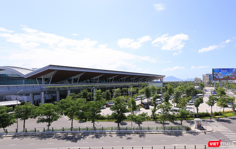 Trước tốc độ tăng trưởng hành khách qua cảng, Nhà ga hành khách quốc tế sân bay Đà Nẵng đang đứng trước nhu cầu mở rộng, nâng công suất phục vụ.