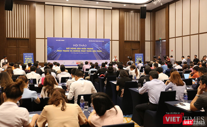 Hơn 200 đại biểu là các chuyên gia, các nhà quản lý và doanh nghiệp tham dự Hội thảo chuyên đề về Thị trường BĐS miền Trung Hơn 200 đại biểu là các chuyên gia, các nhà quản lý và doanh nghiệp tham dự Hội thảo chuyên đề về Thị trường BĐS miền Trung