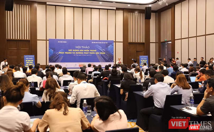 Hơn 200 đại biểu là các chuyên gia, các nhà quản lý và doanh nghiệp tham dự Hội thảo chuyên đề về Thị trường BĐS miền Trung