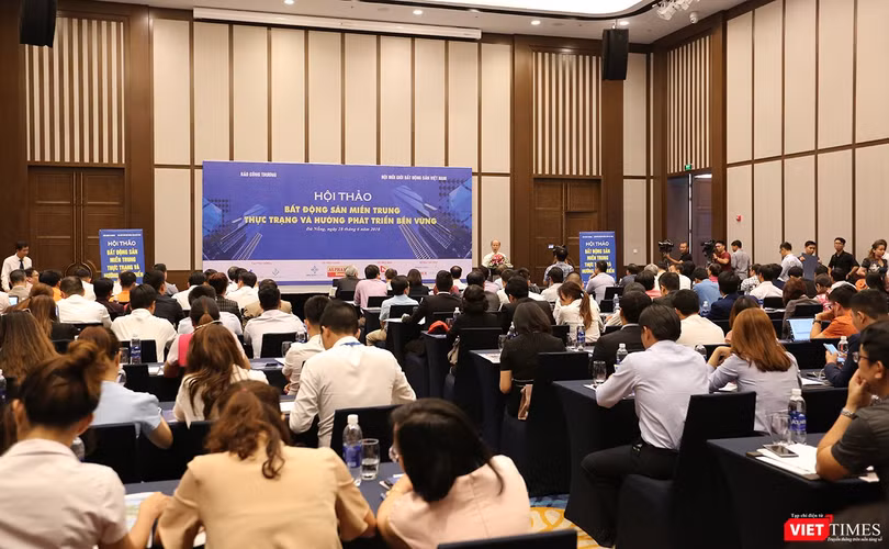 Hơn 200 đại biểu là các chuyên gia, các nhà quản lý và doanh nghiệp tham dự Hội thảo chuyên đề về Thị trường BĐS miền Trung