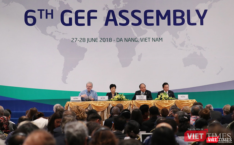 Với vai trò chủ nhà, Thủ tướng Nguyễn Xuân Phúc cho biết, Việt Nam đang nỗ lực thực hiện các Mục tiêu phát triển bền vững của Liên Hợp Quốc (SDGs 2030), cam kết tại COP-21 về biến đổi khí hậu. Với vai trò chủ nhà, Thủ tướng Nguyễn Xuân Phúc cho biết, Việt Nam đang nỗ lực thực hiện các Mục tiêu phát triển bền vững của Liên Hợp Quốc (SDGs 2030), cam kết tại COP-21 về biến đổi khí hậu.