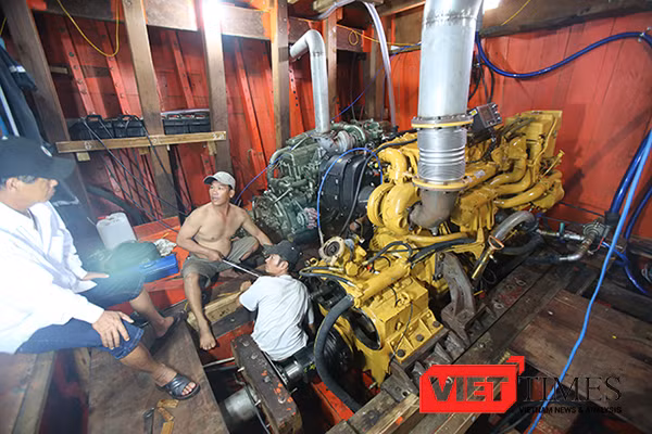 Tàu cá ĐNa 90685 TS có công suất 1.394CV, có thể đạt tốc độ 12 hải lý/giờ cùng kích thước khủng khi dài 27m; rộng 7,2m; 28 khoang chứa với dung tích gần 150 tấn hàng hóa các loại...