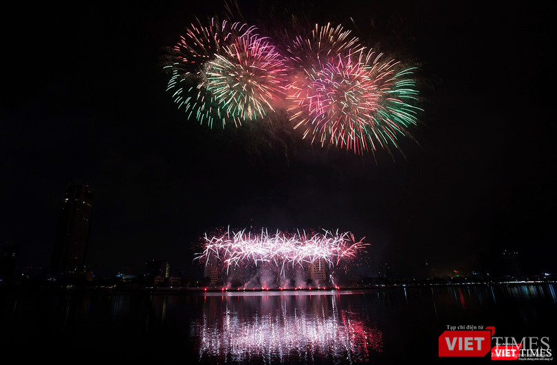 Pháo hoa Đà Nẵng 2018: Mãn nhãn “Bức họa Huyền thoại của những cây cầu” ảnh 16