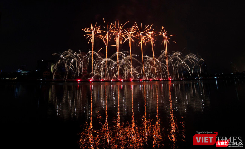 Pháo hoa Đà Nẵng 2018: Mãn nhãn “Bức họa Huyền thoại của những cây cầu” ảnh 13