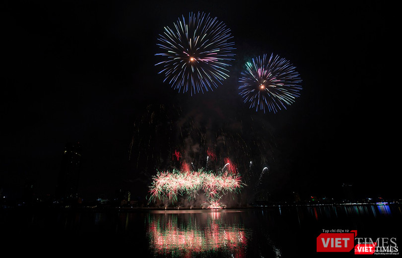 Pháo hoa Đà Nẵng 2018: Mãn nhãn “Bức họa Huyền thoại của những cây cầu” ảnh 7