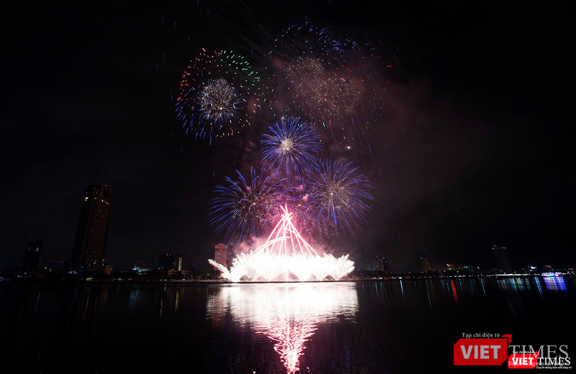 Pháo hoa Đà Nẵng 2018: Mãn nhãn “Bức họa Huyền thoại của những cây cầu” ảnh 19