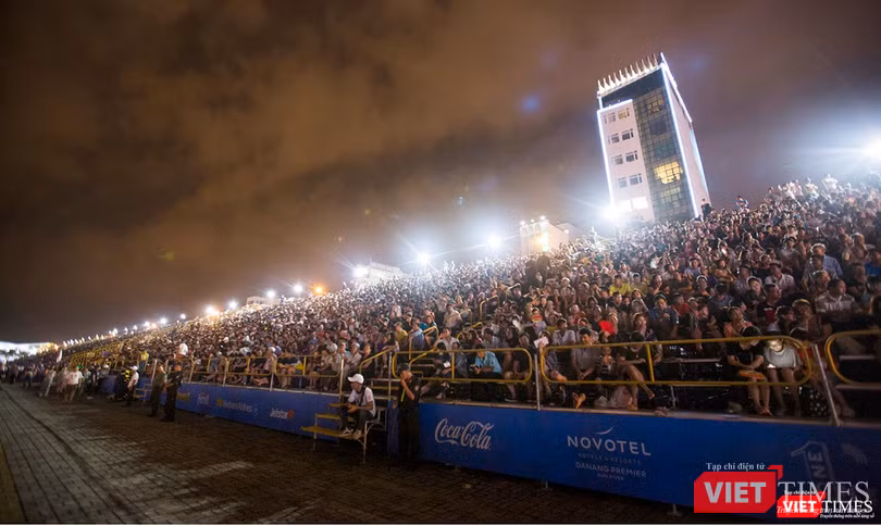 Pháo hoa Đà Nẵng 2018: Mãn nhãn “Bức họa Huyền thoại của những cây cầu” ảnh 1