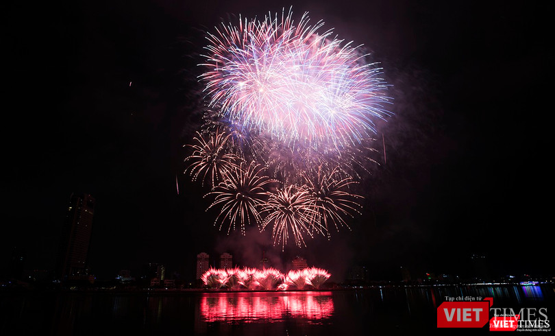 Pháo hoa Đà Nẵng 2018: Mãn nhãn “Bức họa Huyền thoại của những cây cầu” ảnh 8