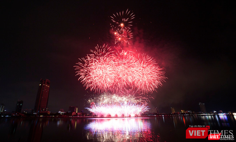 Pháo hoa Đà Nẵng 2018: Mãn nhãn “Bức họa Huyền thoại của những cây cầu” ảnh 22