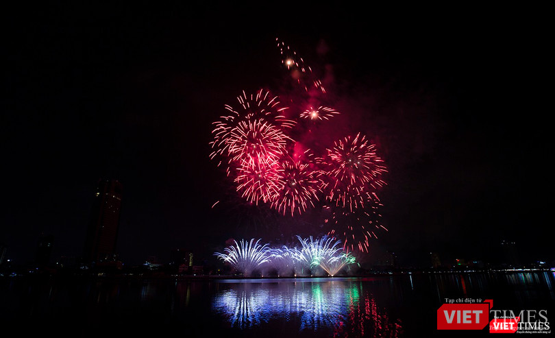Pháo hoa Đà Nẵng 2018: Mãn nhãn “Bức họa Huyền thoại của những cây cầu” ảnh 21
