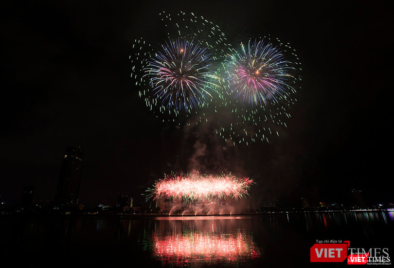 Pháo hoa Đà Nẵng 2018: Mãn nhãn “Bức họa Huyền thoại của những cây cầu” ảnh 9
